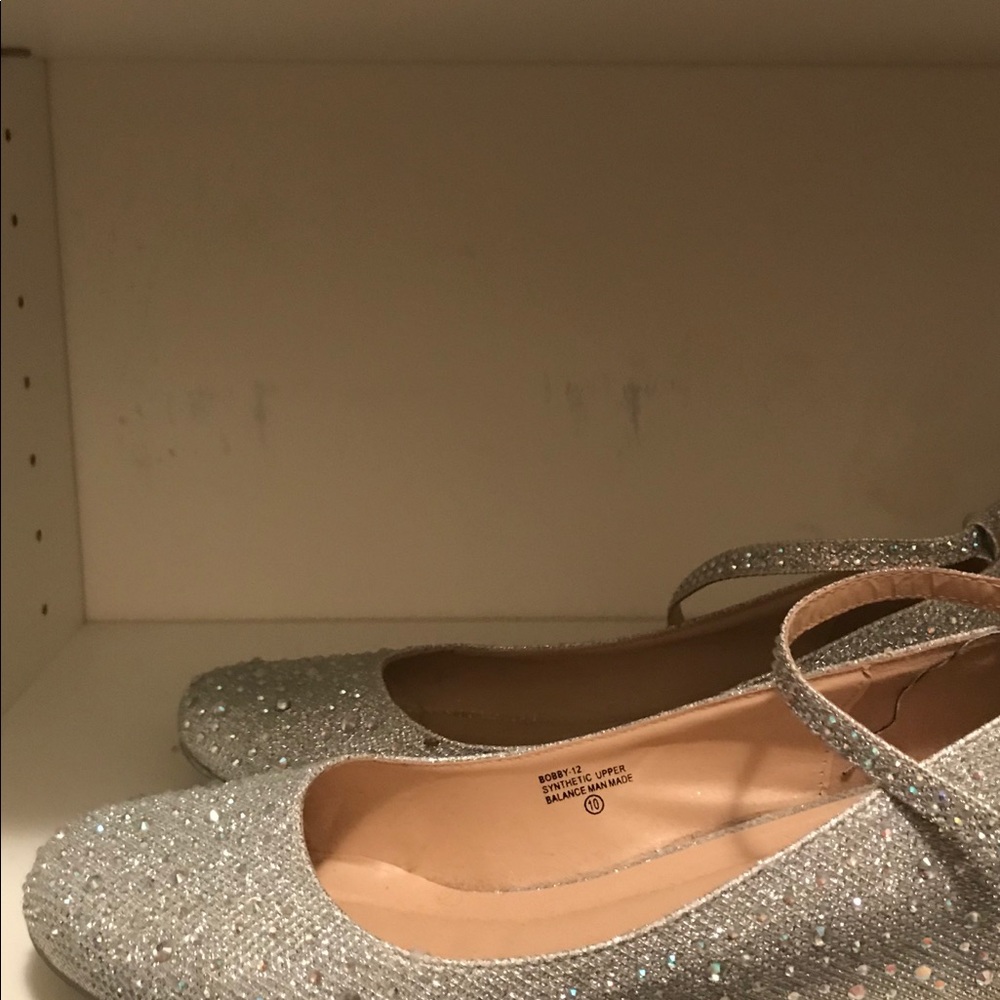 Sliver sparkle low wedge  ankle strap